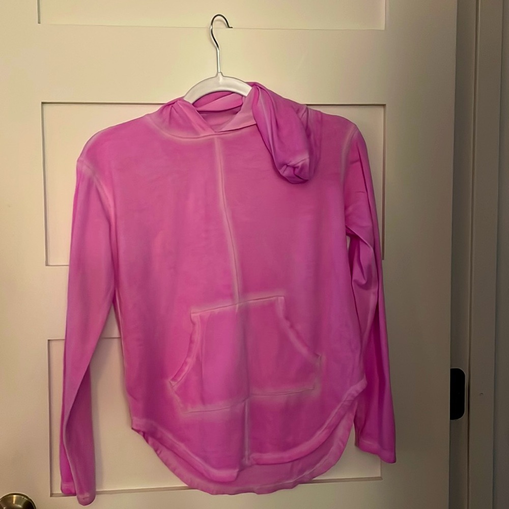 Pink SO sporty tee L(10/12) has a hood